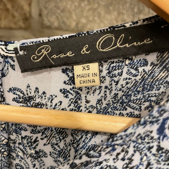 Rose & Olive Beautiful blouse. Size Xsmall. NWOT. - Picture 4 of 7